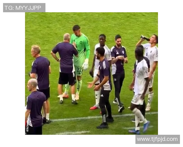 曼联三人伤缺库尼亚复出在即：新赛季的希望正在回归